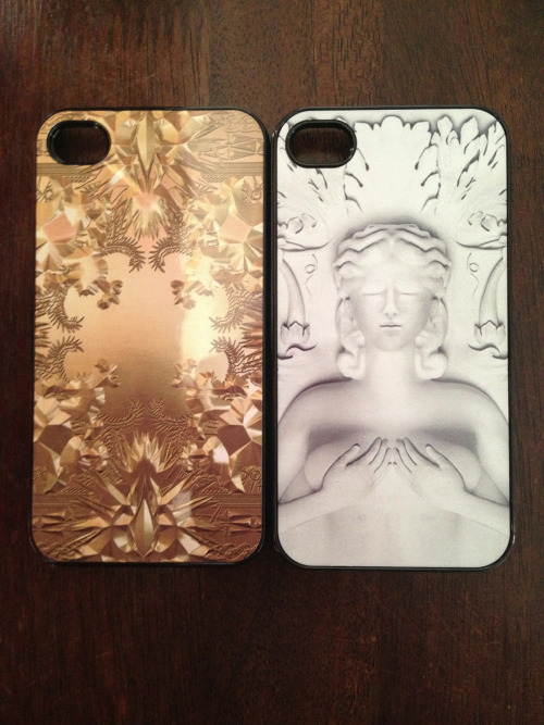 moonglas:    I love IPhones for their cases. x    ^ wow what a shallow heartless prick I love iPhones for their intelligence and their kind hearts, it’s what’s on the inside that counts u asshole