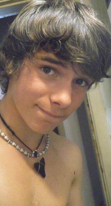 kodylovesthebeach:  jamesisratchet:  cockdays:  Beautiful cocks and hot studs http://cockdays.tumblr.com/  Cute boys like this make me hate me self😖  Hey there dude#!Lol