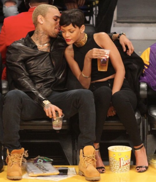itscelebrixxxtiez: Rihanna and Chris Brown! I want them back together lol See More Naked celebrities