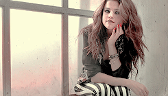mockingjayalive-deactivated2014:  &ldquo;There’s a million reasons why I should