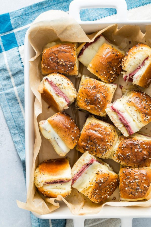 verticalfood:Cheesy Corned Beef Pull Apart Sliders