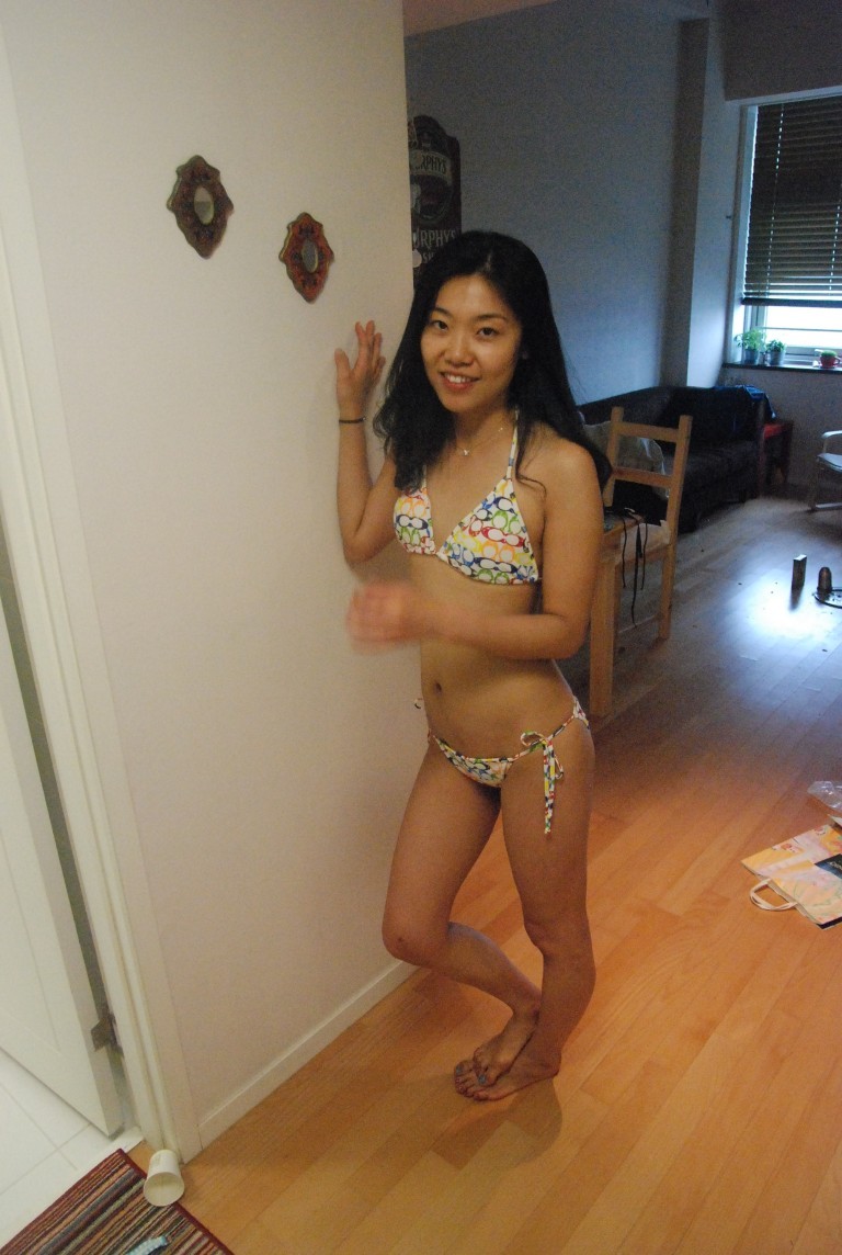 singapore-erotica:  unrealsingaporegirls:  😍😍😍😍  Something about this