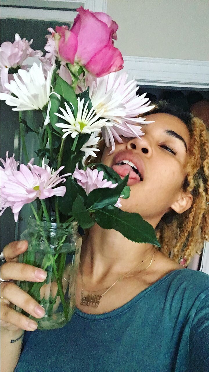 thegoldengoddess616:  new flowers for a new week. 💛