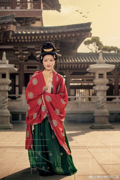 dressesofchina:Tang Dynasty-styled look