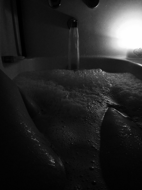 sapphichipster: Bath time, joined by Eucalyptus Tea foam bath and Fresh Balsam scented candle. All I