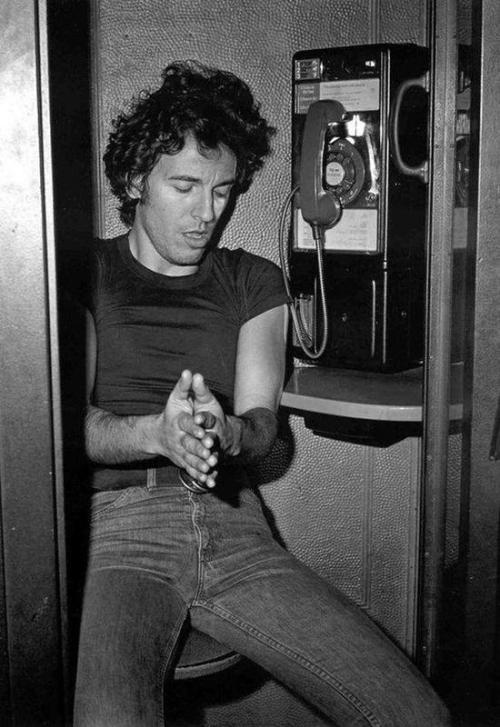 nostalgia-eh52:1978 Bruce Springsteen in a phone booth, East Camden, NJ