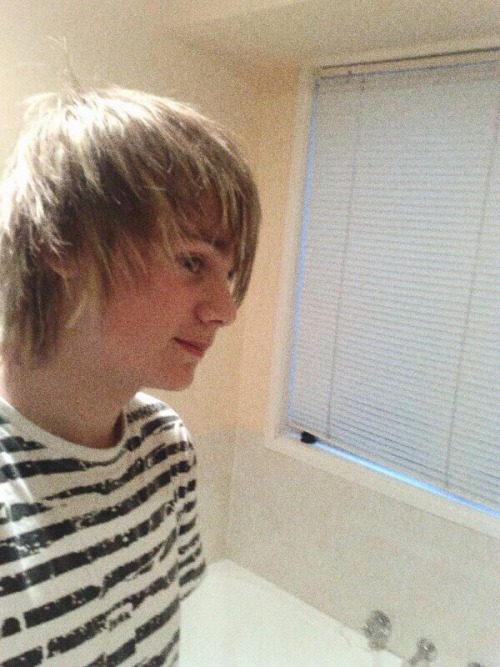 findmyhomiecalum: stardustmichael: never let fetus michael selfies die @clearly-independent-ass-bitc