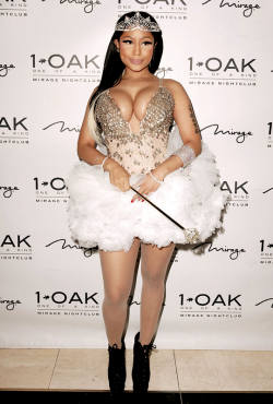 nickiminajweb:  Nicki Minaj hosting the Haunted Funhouse Halloween party at 1OAK Las Vegas 