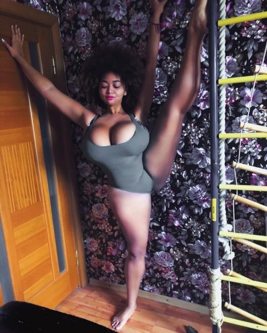 thebiggestever:Having her be this flexible opens up a whole world of positions.