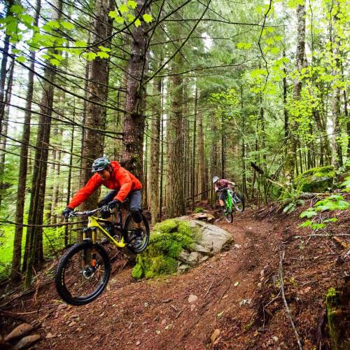 thewideeyedworld:  It’s Monday. Don’t forget to be #awesome. #ridedaily @clubrideapparel #blmmtb #im