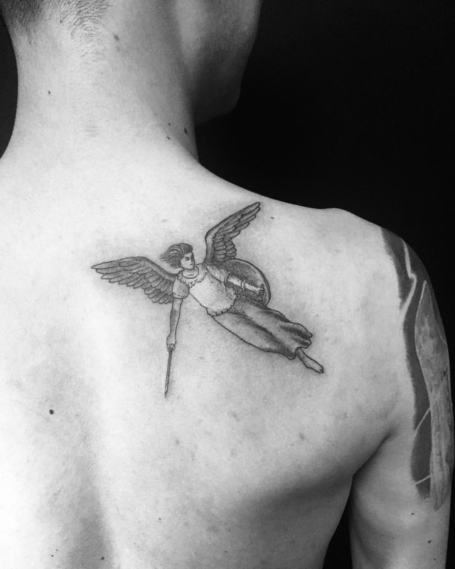 Zayn Malik shows off yet another neck tattoo  Daily Mail Online