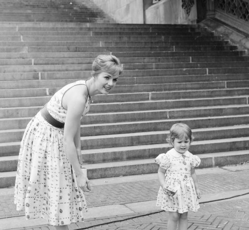 avagardner:R.I.P Carrie Fisher (1956 - 2016) and Debbie Reynolds (1932-2016)