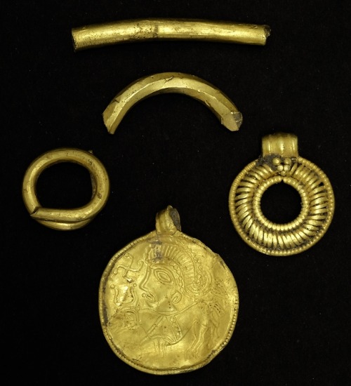historyarchaeologyartefacts - Rare 1,500 year old Odin amulet...