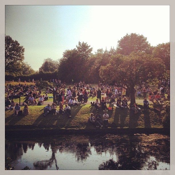 Here’s a a happy crowd listening to Ottersgear! #mellowtone #limf #liverpool #itsliverpool (at Sefton Park)