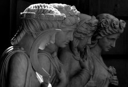 hierarchical-aestheticism:  Women statues,