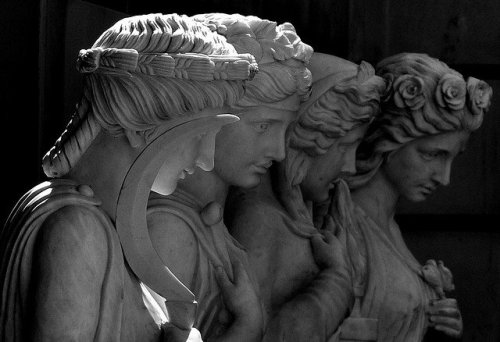 trembling-colors:Women statues, el Rastro, Madrid.