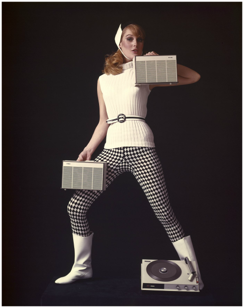 savetheflower-1967 - White boots, fashion & portable...