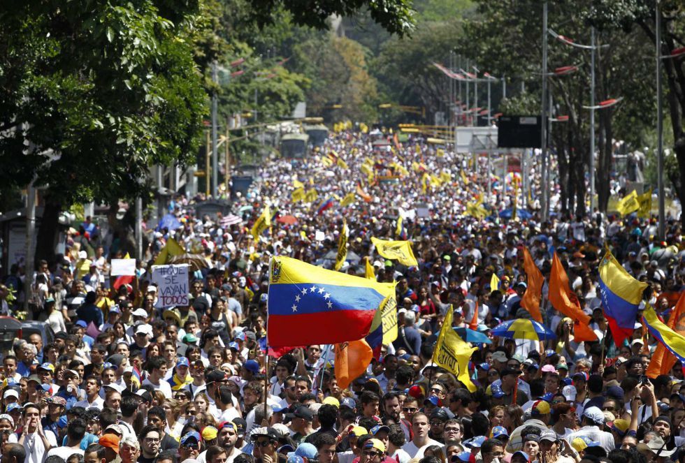 lefilmnoir:  Venezuela’s Riot 12F  PLEASE REBLOG!!! THE MEDIA IN VENEZUELA IS BEING