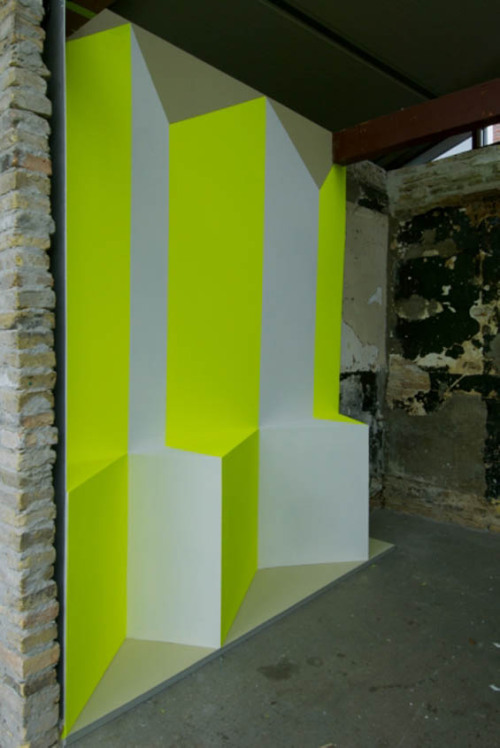 lafilleblanc:  Henriëtte van ‘t Hoog geometric trompe l’oeil installation, 2014 
