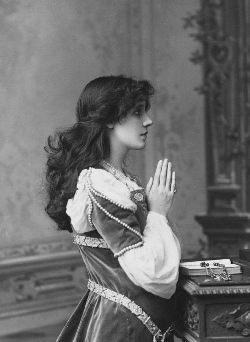 silent–era: Beatrice Tanner as Juliet in Romeo and Juliet at the Lyceum in London, 1895