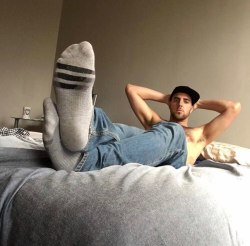 dirtysmellysocks:  http://dirtysmellysocks.tumblr.com/