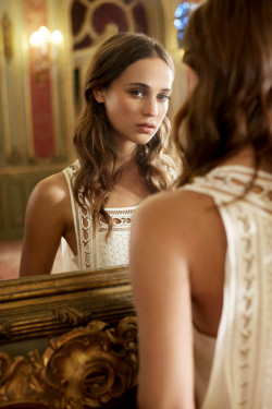 gentlemanboners:  Alicia Vikander. https://www.snapchat.com/add/gentlemanboners