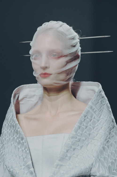 Gareth Pugh / Spring 2013 / RTW Model: Melissa Tammerijn