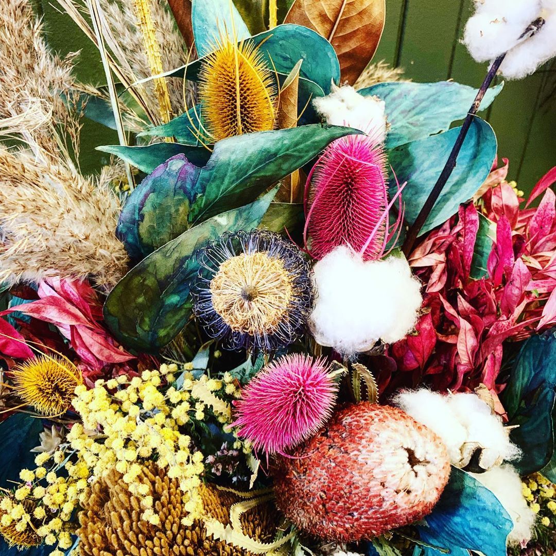 A #delicious #floralcreation by our most talented @dwaynemccumiskey , the house is brimming with #excitement to send this one out to the #world with #love #flair & #artistic #intention ! Xxxxxx (at Treehouse Nature & Healing)...