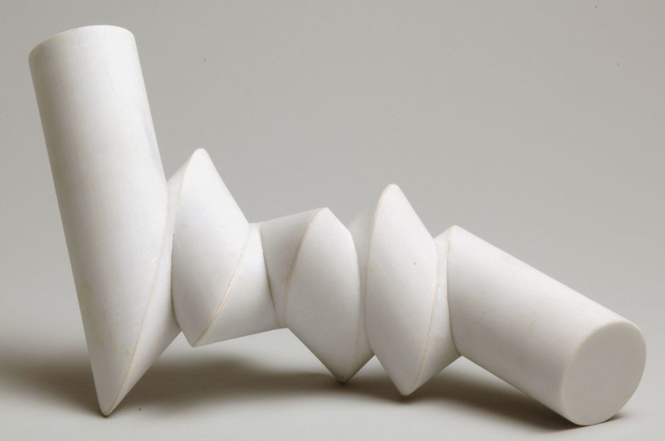 Sérgio Camargo. # 470 (Série Cobra), 1979. Carrara marble, 5,1 x 13 x 5,1 in.