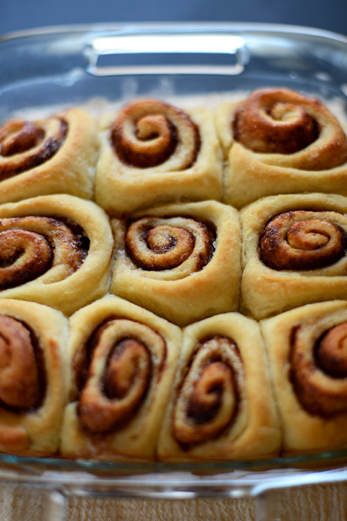 foodffs:  The World’s Easiest Cinnamon Rolls Really nice recipes. Every hour. 