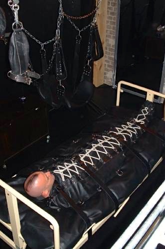 workingsofatwistedmind:That second picture is particularly fucking sexy.