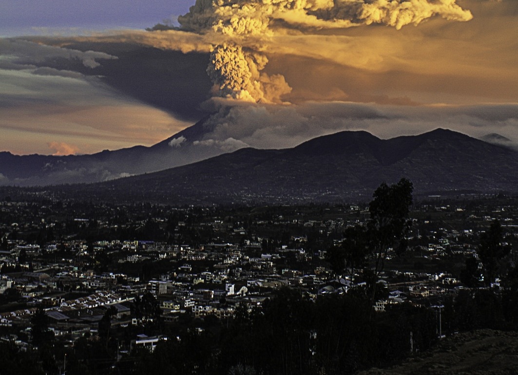house-of-gnar:  Tungurahua January 2014 eruption | Ecuador | Ricardo Anda Dahik