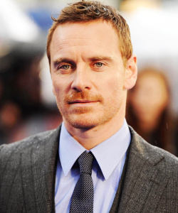 notjustanarchitect:  fassdongfantasies:  Michael Fassbender | UK premiere of ‘XM: Days of Future Past’ 5.12.14  Sigh 