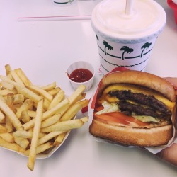 joevi-diroy:  in n out never disappoints