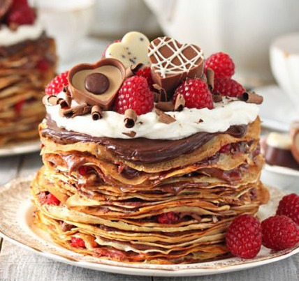 Hardcore breakfast ideas❤ (links below)- Chocolate raspberry crepe cake- Boozy salted caramel french