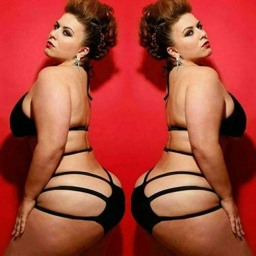 XXX londonandrews:  Double trouble!! #curvygirl photo