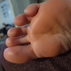 ilovestinkyfeet:😴……👃🏻🦶🏻