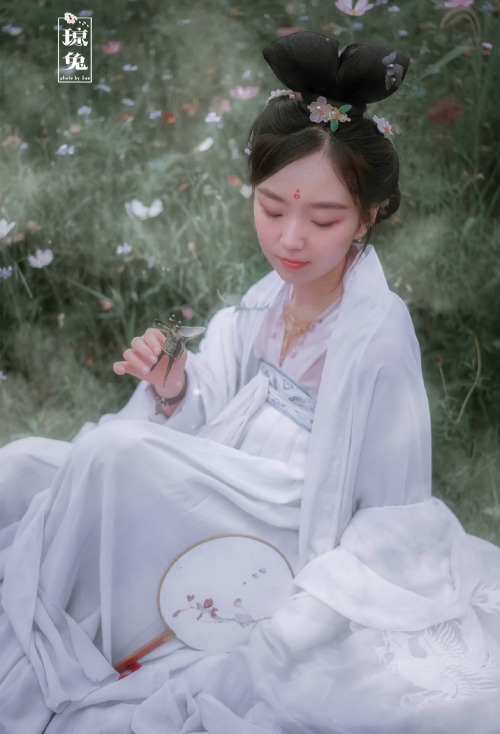 hanfugallery: Chinese hanfu photography”White Jade Rabbit”——Clothes by 