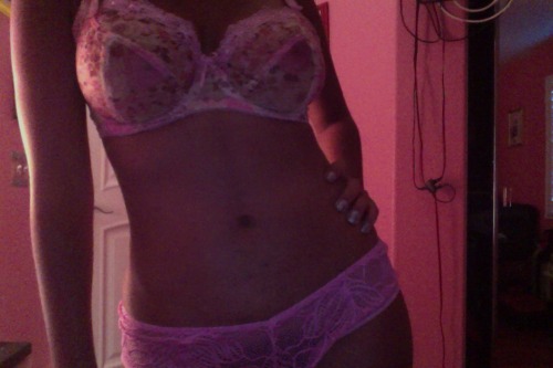 imdrowninginmyship:  bought new underwears! i feel hella cute :) 