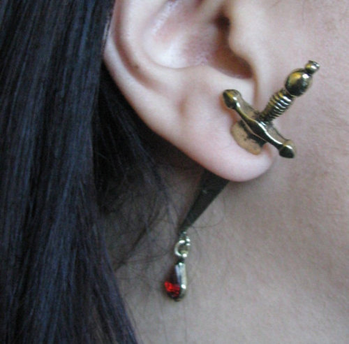 etsyifyourenasty:Dagger Earrings