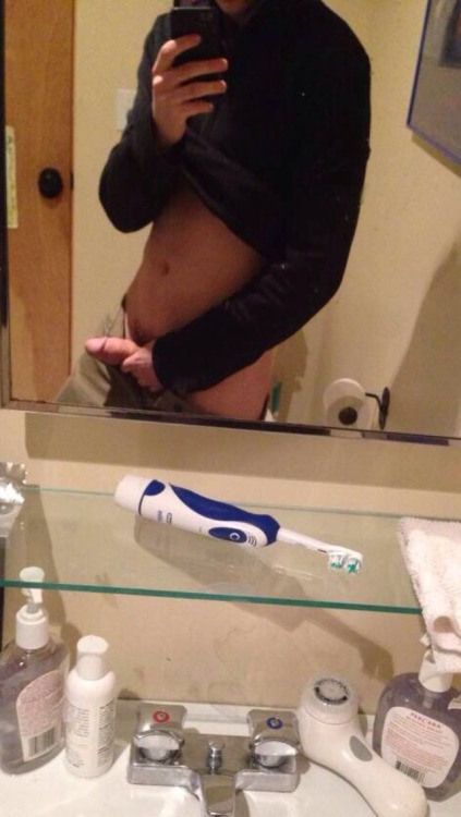 nakedguysfromkik:  😍 Max, 21yo USA