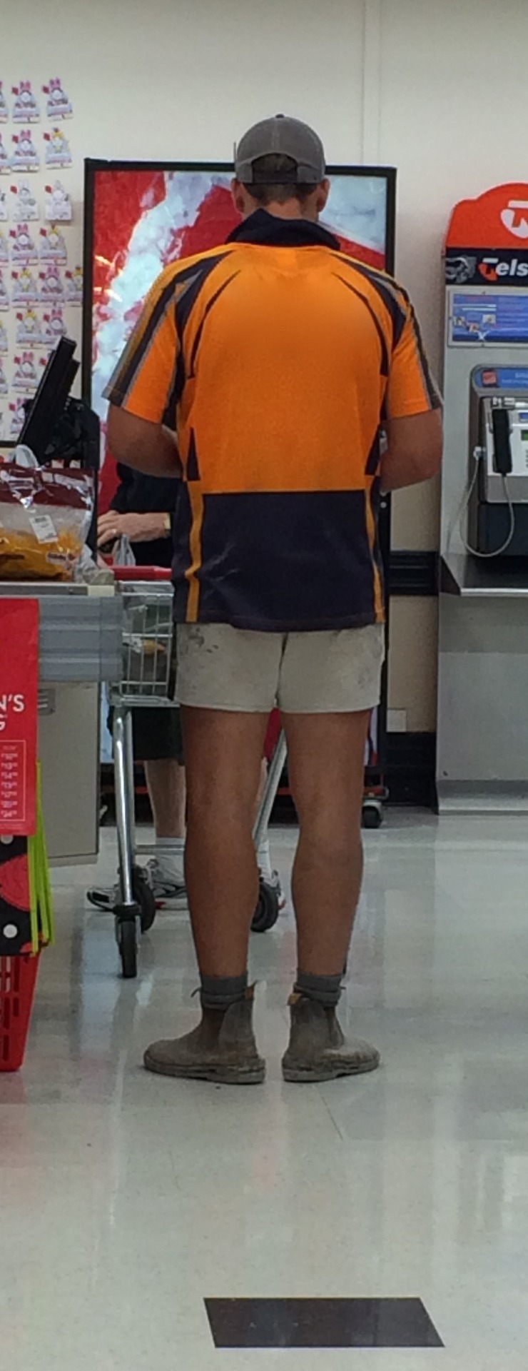 rob1965:  tradiesforever:  austrade69:  dildosdelux:  Oh yeah!  Fuck yeah  Scuffed