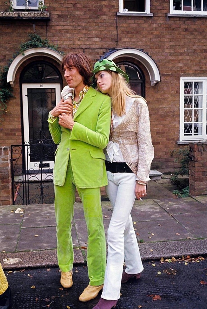isabelcostasixties:“Swinging London 1967,complete series of photos of the magazine “Paris Match” on the psychedelic fashion in London. October 1967. Jane Birkin appears in two photos. Photos by Philippe Le Tellier (Paris Match)”