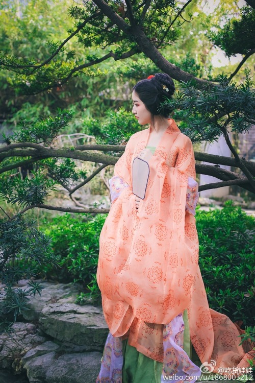 changan-moon: Traditional Chinese clothes, hanfu. Photography by 吃货娃娃