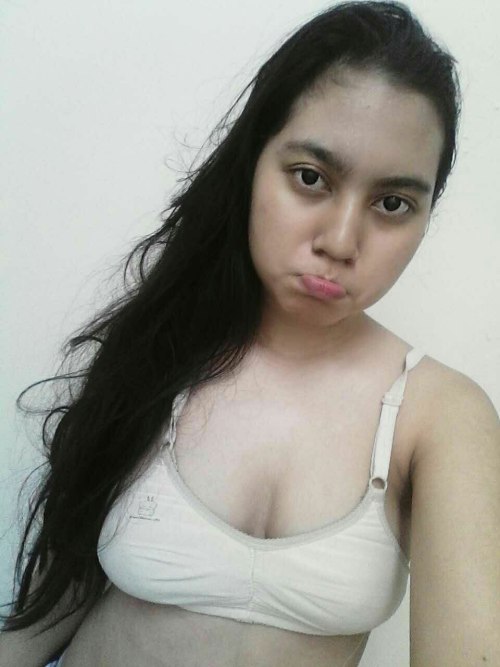 mek-laa: nottyhijabgirl:Memang menawan Comey ar…sedap jilat 1 badan ni