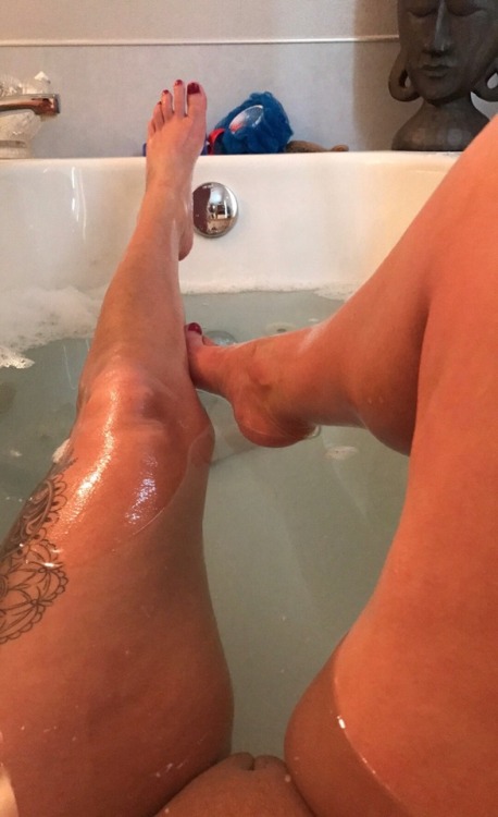 naughtynanny:  😇 I think that emoji sums me up?! 😏 no??? Got all cleaned up just to get dirty again 😈💋