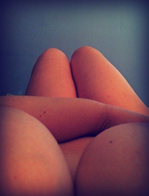 nastasiacouple: hazeleyes2012:  Colour  check out those delicious mounds. Just want to Lick them.  h