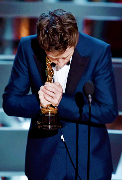 jenslawrence:  Eddie Redmayne accepts the Best Actor in a Leading Role Award for