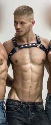 pec-men:pec-men.tumblr.com