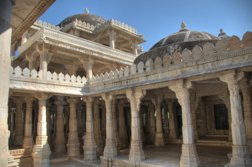 qveer: thephotographerssociety: statues-and-monuments: statues-and-monumentsRanakpur Temple by abmil